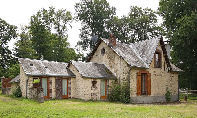 Raizeux House | Traditional Holiday Home in Raizeux with Terrace