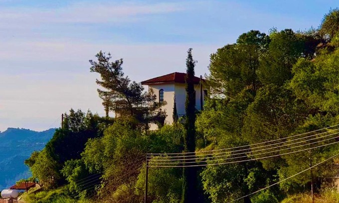 Politiko House | Traditional House with Mountain View - Dierona Village