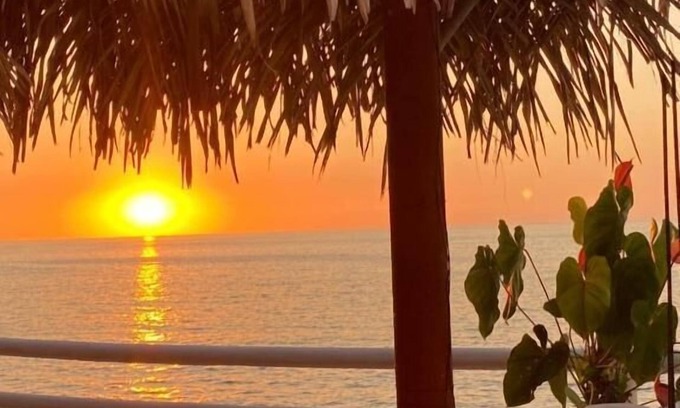 South Shore Hotel Area Apartment | Traditional Sierra Leon Oceanfront Rooms