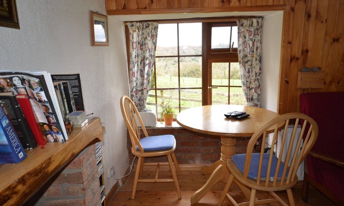 Shiplake Cottage | Traditional thatched irish Cottage for 1Person