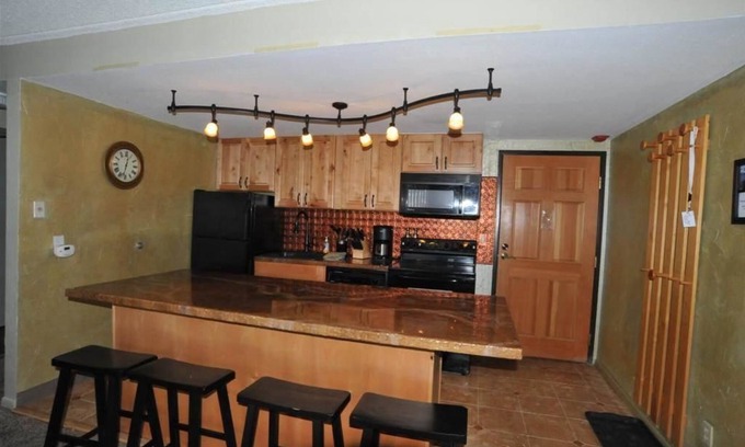 Peak 9 Condo | Trail's End 509 Downtown Condos with on-site Hot Tub