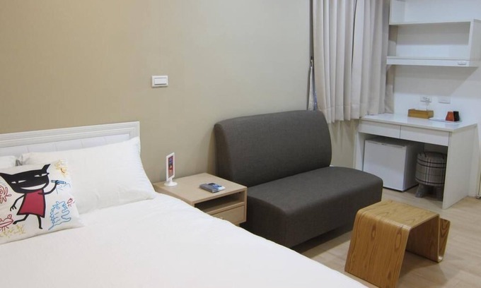 Tamsui House | Train station B&B