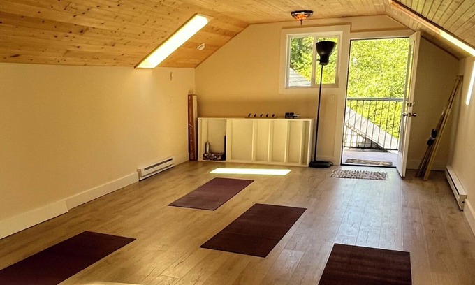 Point Roberts House | Tranquil 2-bedroom house in Point Roberts with WiFi, fitness room