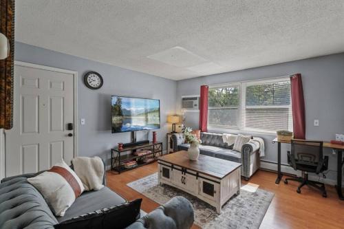 Spring Lake Park Apartment | Tranquil 2BR Apt Mpls - 8075 Apt 4