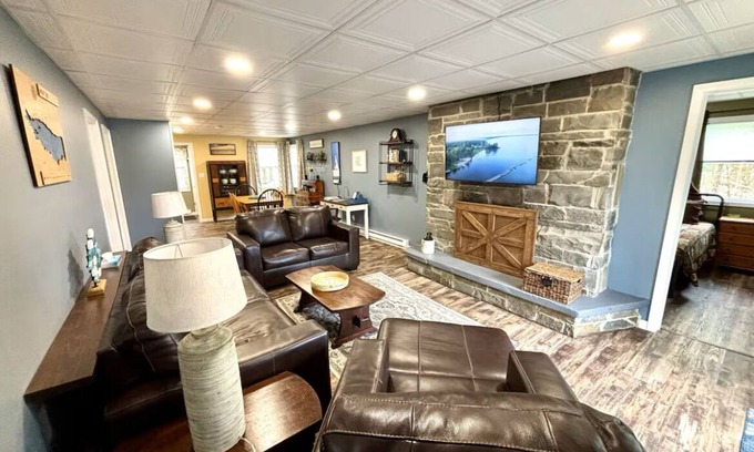 Blossvale Cottage | Tranquil 3-bedroom Sylvan Beach Cottage - Enjoy 20% off any stay