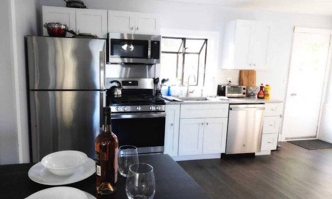 Brunswick House | Tranquil 3-BR home w/yard and Picnic Table