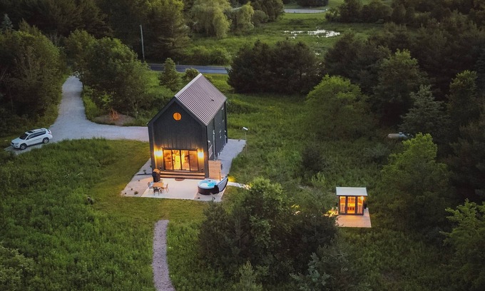 Cascade Cabin | tranquil cabin on 5 private acres w/hot tub and sauna