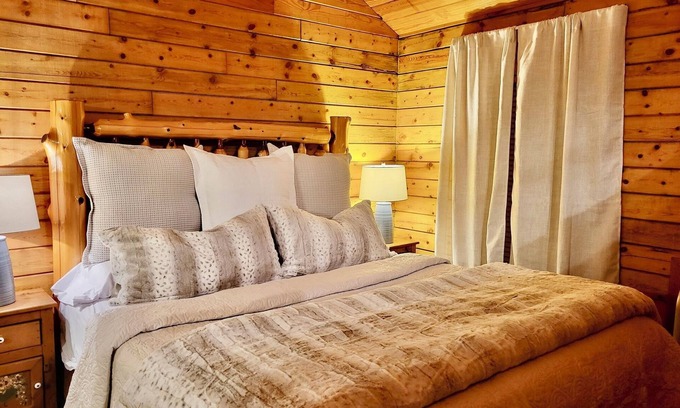 Eureka Springs Cabin | Tranquil Cabin- Perched on Mountain Top boasting jacuzzi for two and expansive deck with views! Trail & Cave on Property!