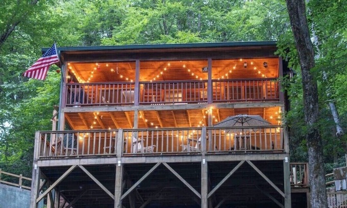 Banner Elk Cabin | Tranquil cabin with Pool in charming Banner Elk