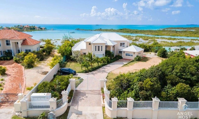 Ocean Point Apartment | Tranquil Chalk Sound Escape, Lagoon Views & Wi-Fi