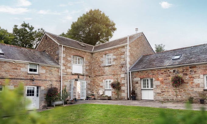 St Wenn Cottage | Tranquil Cornish cottage hideaway with huge garden