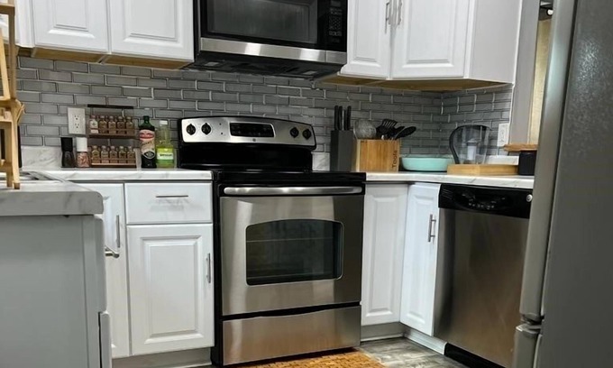 Newark House | Tranquil Haven: Modern Retreat in Newark