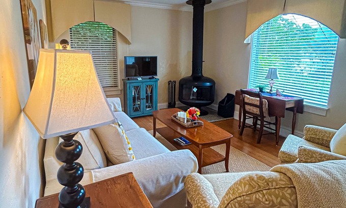 Lake Junaluska Cottage | Tranquil Lake Junaluska cottage: serene views, modern comforts, adventure