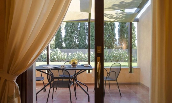 Pula Apartment | Tranquil Lantana Resort Hotel & Apartments 1 Bedroom Room Apartment Sleeps 5 per