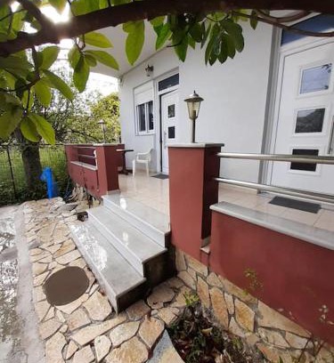 Spanokhorion Apartment | Tranquil new apartmen7t in inland Lefkada