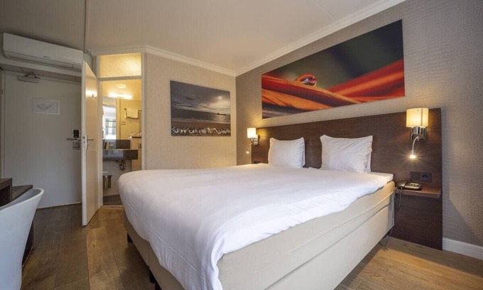 Edelstenenbuurt Hotel | Tranquil Retreat with Free Parking, Breakfast & Walking/Cycling Routes