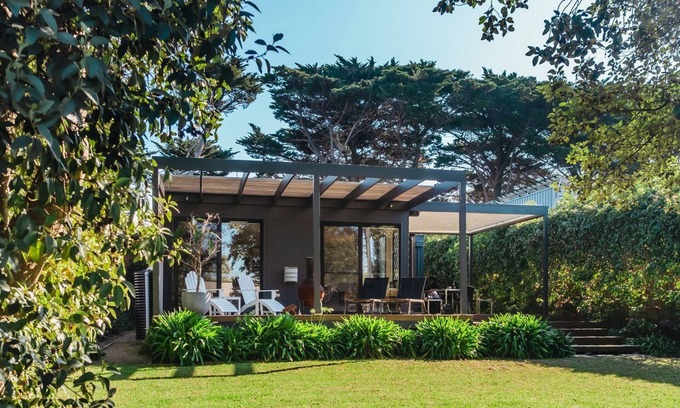 Flinders House | Tranquil Shores - Escape to the serene neighbourhood of The Avenue in Flinders