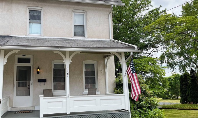 Blooming Glen House | Tranquil townhome in Perkasie borough