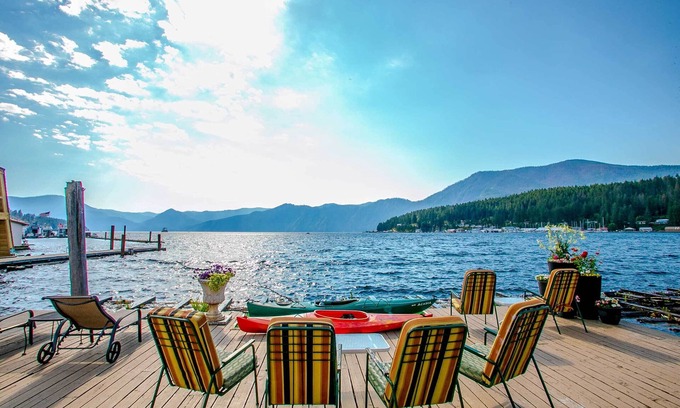 Bayview House | Tranquil Water-Front Panoramic-View Float Home on Scenic Bay Lake Pend Oreille