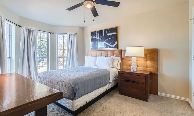 Fort Worth House | Tranquil Woodchase Getaway