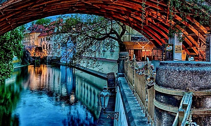 Stare Mesto Apartment | Tranquility, Elegance, Old Town, Balcony, ch-bridge 2 min