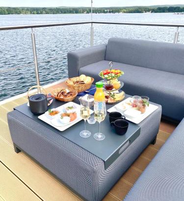 Bad Saarow Boat Rental | TraumZeitBoot Jutta - exklusiver Festlieger in perfekter Lage am Scharmützelsee Bad Saarow