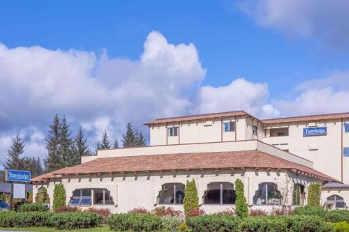 Mendenhall Valley Hotel | Travelodge by Wyndham Juneau