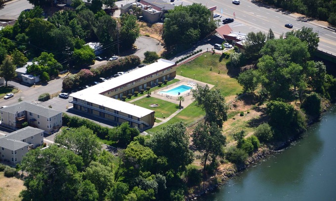 Red Bluff Hotel | Travelodge by Wyndham Red Bluff South of Redding