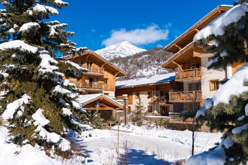 Saint-Chaffrey Apartment | travelski home premium - Résidence Le Hameau du Rocher Blanc