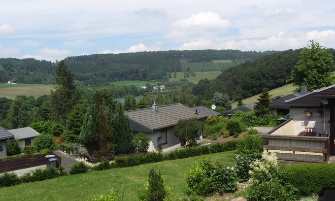 Feriendorf Hennesee House | Treat yourself to rest and relaxation in the beautiful Sauerland directly on the lake.