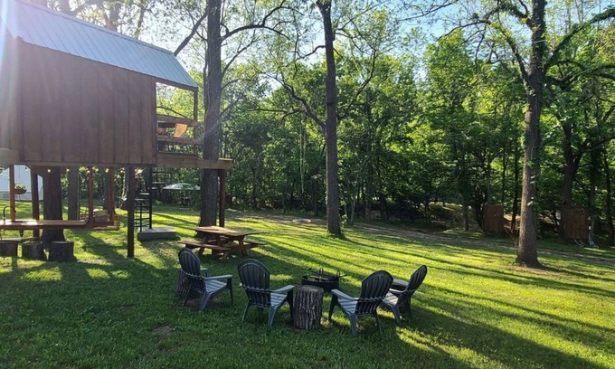 Eureka Springs House | Tree House Glamping Destination near the Ozarks, with River Access for Swimming and Fishing