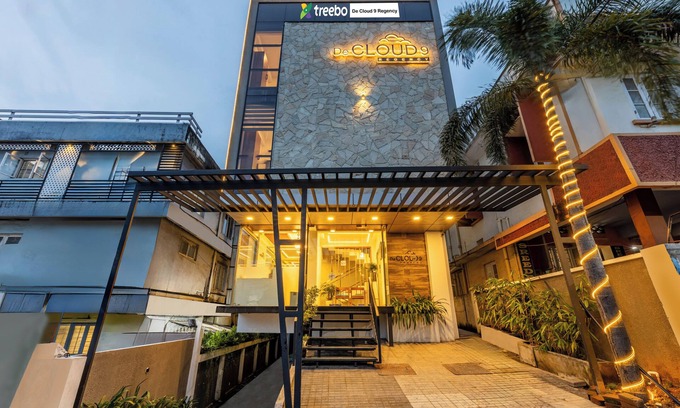 Thampanoor Hotel | Treebo De Cloud 9 Regency