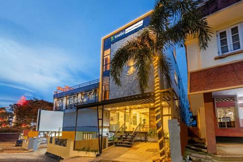 Thampanoor Hotel | Treebo De Cloud 9 Regency