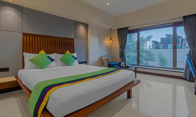 Pune Hotel | Treebo Regency - Bund Garden, Dhole Patil Road