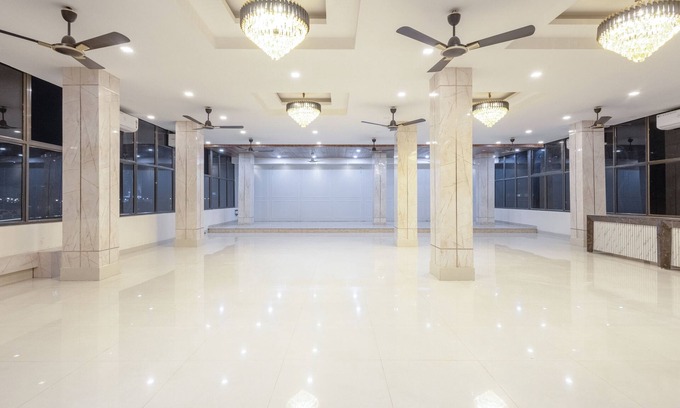 Sualkuchi Hotel | Treebo Royal Palace, Zoo Road