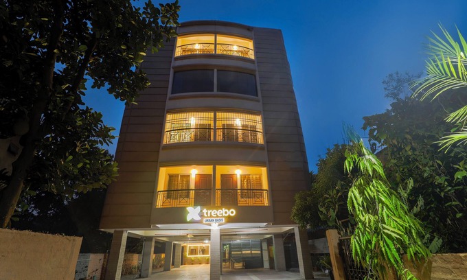 Khanapara Hotel | Treebo Urban Oasis Inn, Sixmile