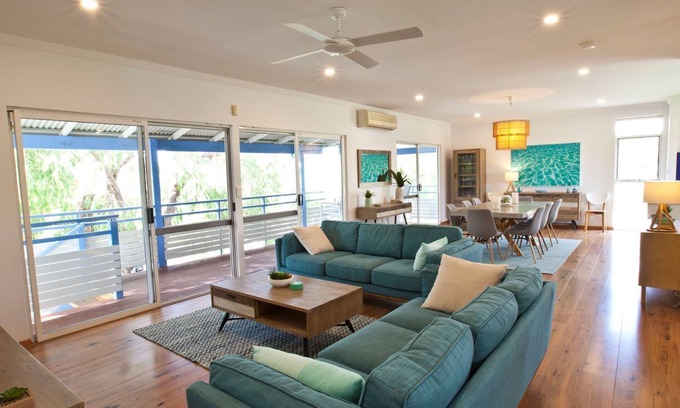 Dunsborough House | Treehouse by the Sea