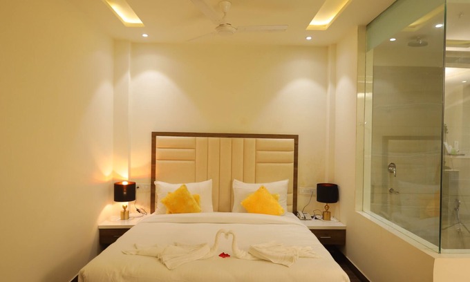 Amritsar Hotel | TreeHouse London Street Amritsar