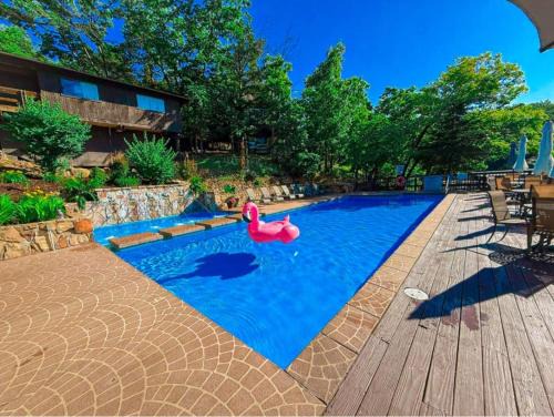 Rocky Mount House | Treehouse Treetop Village58-3bed3bapools-8pp