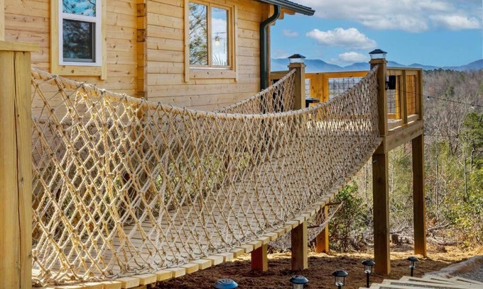Marion House | Treehouse w/Breathtaking Views+HotTub+Hiking+Falls