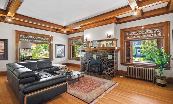 Southwest Calgary House | Treend Residence | Heritage Home Downtown YYC! |