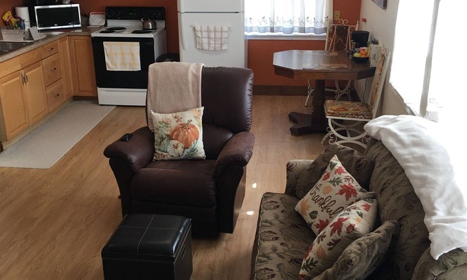 Richardson Apartment | Treetop Hideaway