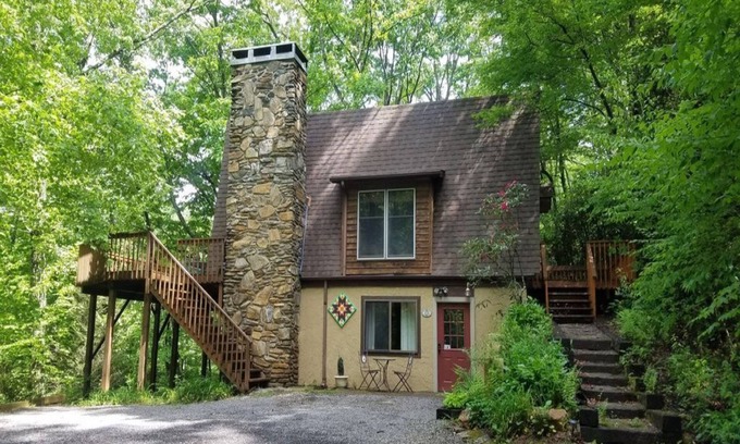 Burnsville House | Treetops Lodge - Private Mountain Home in Mt. Mitchell Golf Community