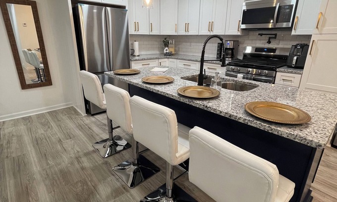 Atlanta House | Tremendous 4-bedroom house in Atlanta close to everything, 20 min from Airport