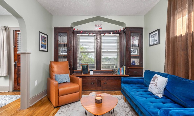 Tremont Apartment | Tremont - 2BR apt - Pet Friendly, Convenient to Stadiums, Clinic, Museums & more