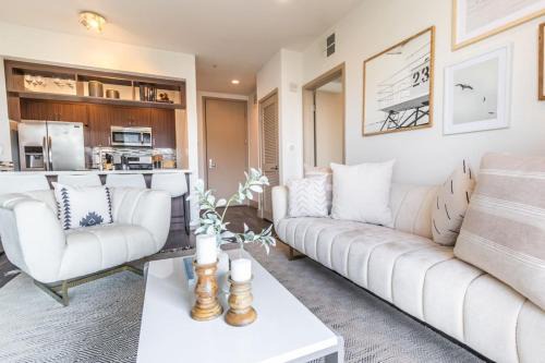 Wilshire Montana Apartment | Trendy 2BD 2BTH Apt steps from Downtown Santa Monica!