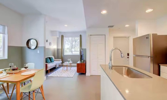 Allapattah Apartment | Trendy Elevated Apt 1BR/2BA - Wynwood near Beach!