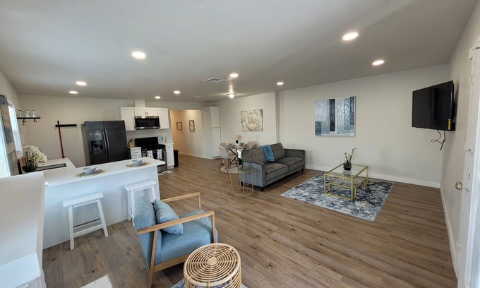 Park Mesa Heights House | Trendy Upscale Newly Remodeled - 15 Min to Beach, Downtown or Airport