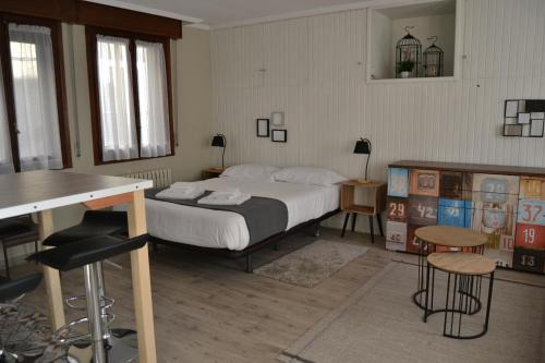 Anguiano Apartment | Tres Puentes Anguiano Apartamentos y Hostal