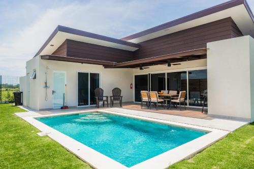 Esterillos Este House | Triskele Retreat - Casa Earth